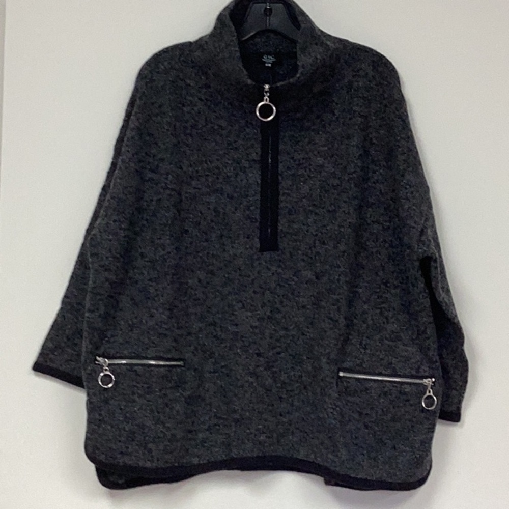 Beautiful marl poncho with zipper and pockets